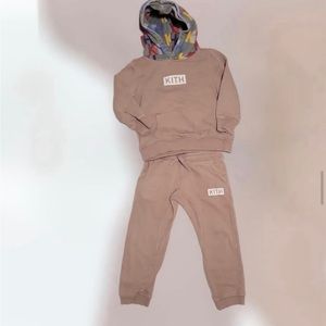 VGUC Toddler boys authentic Kith sweatsuit size 4/5